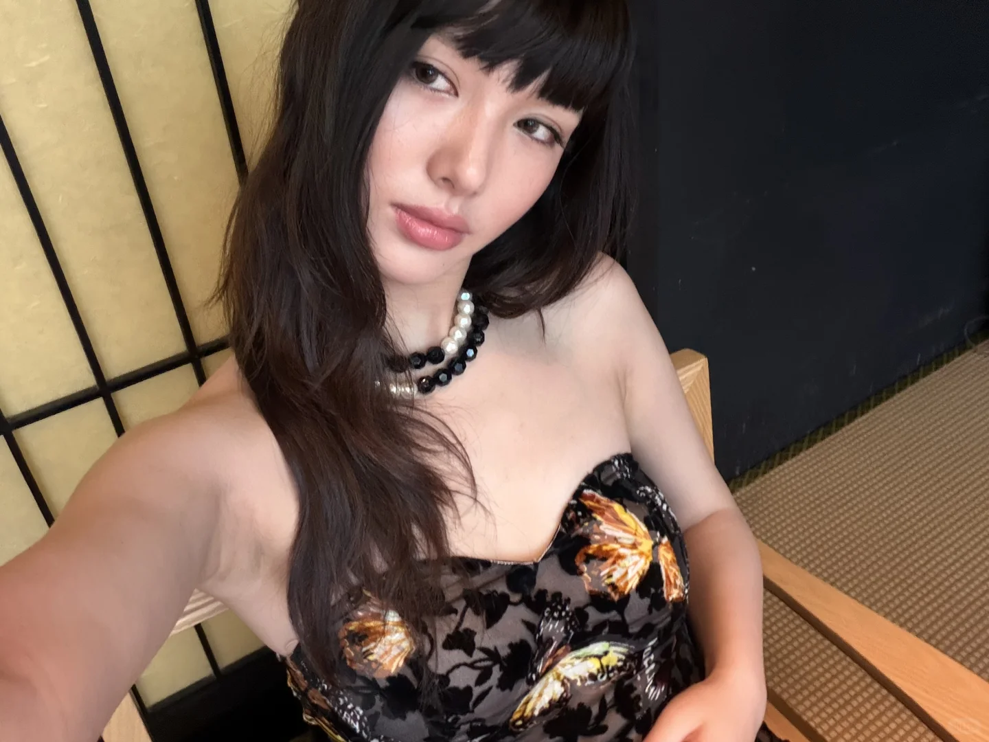 照片与描述不一致时，应先核对哪些信息配图